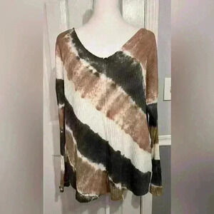 Women's *Large* V Neck long sleeve shirt Tie Die Look~ Perfect for All Seasons